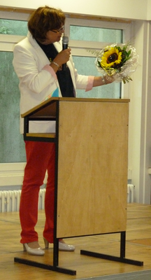Krau Klöckner erklärt die Sonnenblume